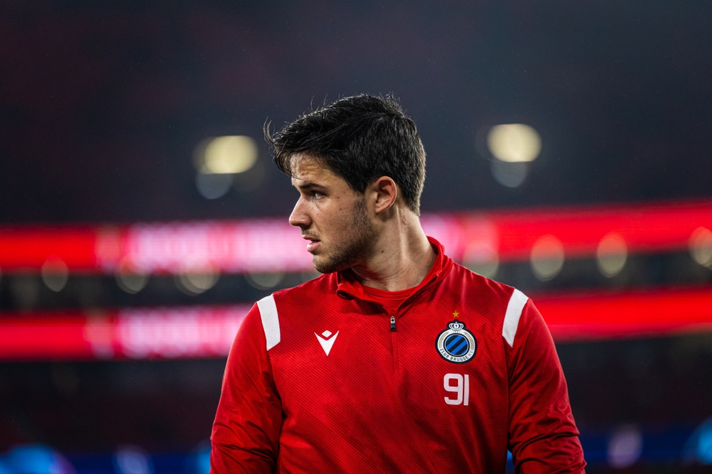 Senne Lammens pictured boarding private jet after Manchester United agreement
