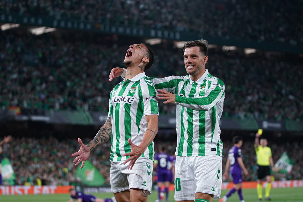 Betis star aims dig at Manchester United over Antony after difficult summer for Brazilian