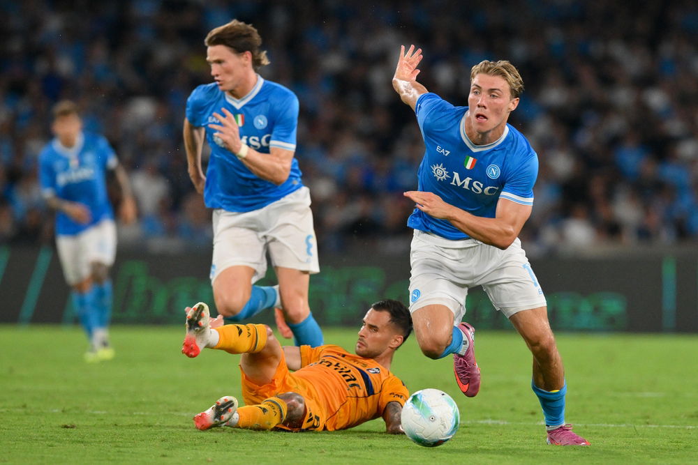 ‘The best’ – European newspapers hype player as he escapes Manchester United difficulties