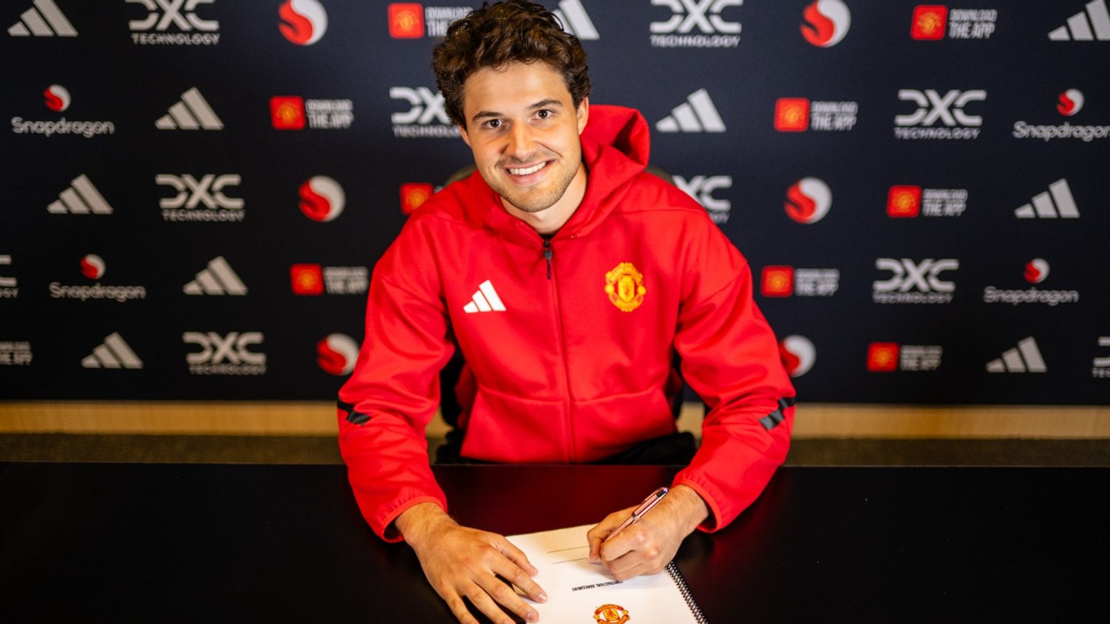 Senne Lammens: Manchester United complete £18.2m deal for Royal Antwerp goalkeeper | Football News