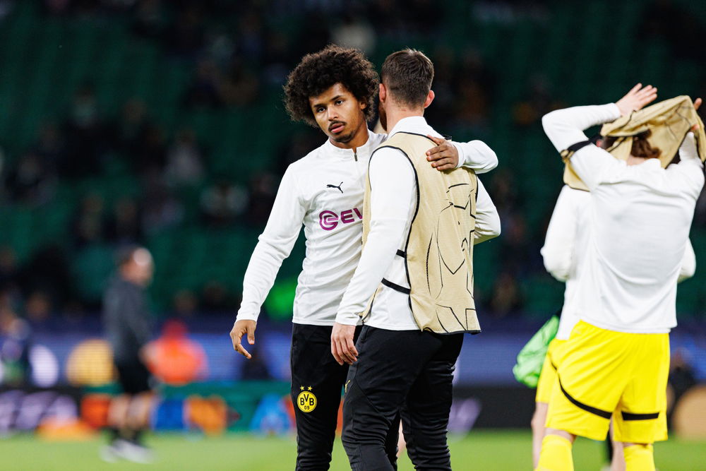 Manchester United contact Jorge Mendes for €80m player