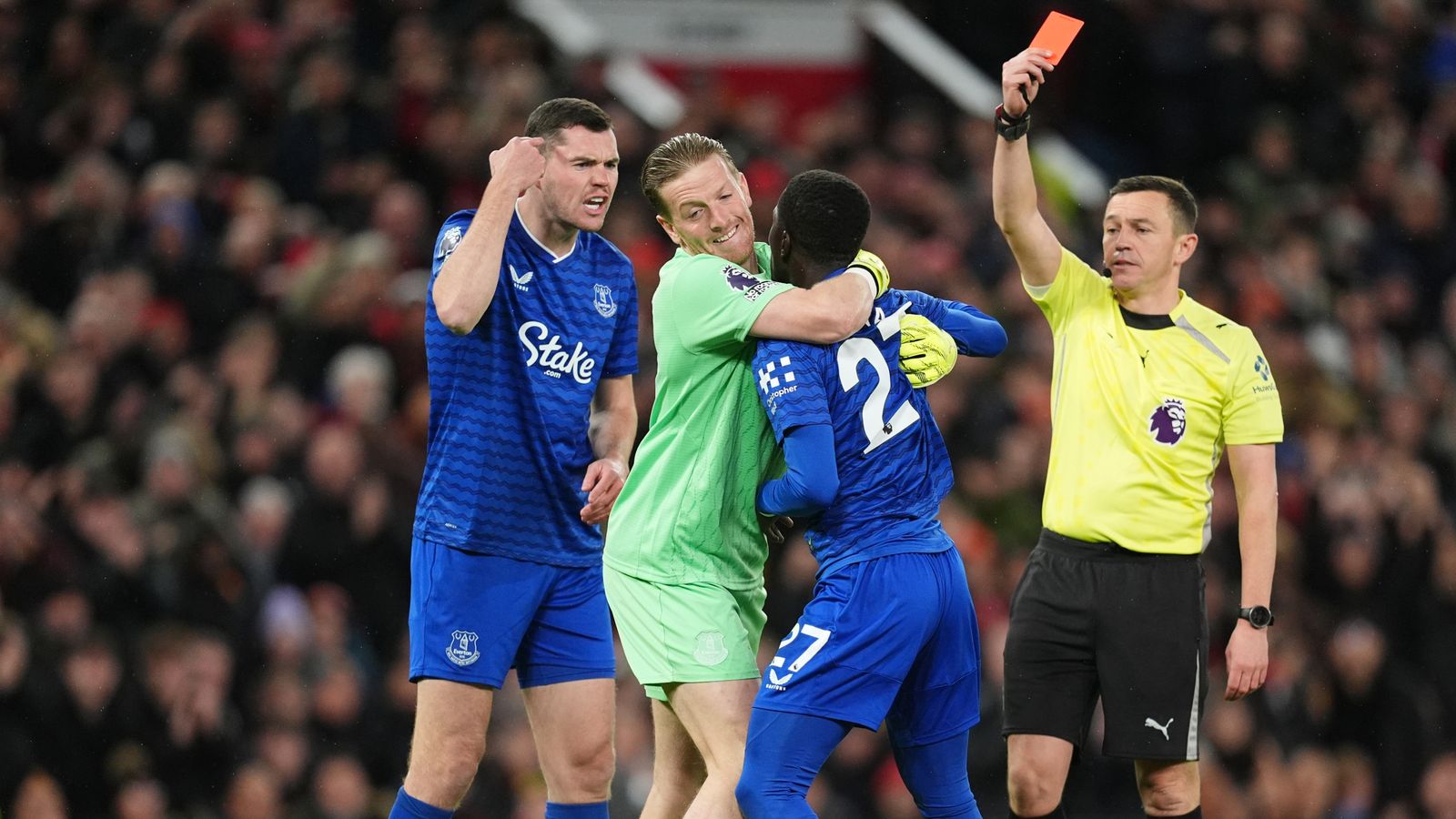 Idrissa Gueye: Everton midfielder sent off for striking team-mate Michael Keane against Manchester United | Football News