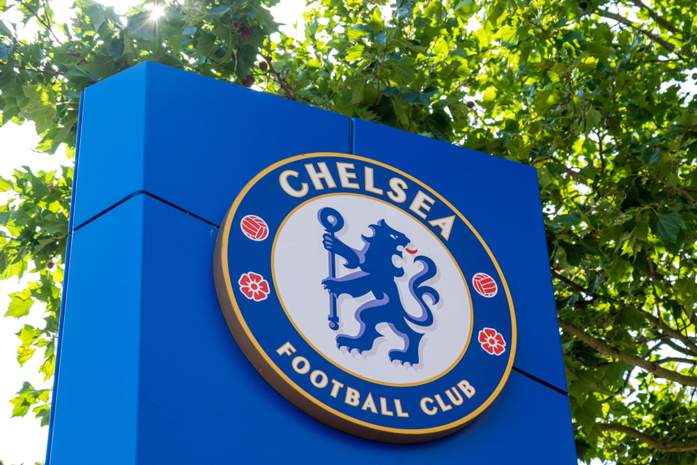 Chelsea and Manchester United ‘begin negotiations’ – Offers on way in ‘coming weeks’