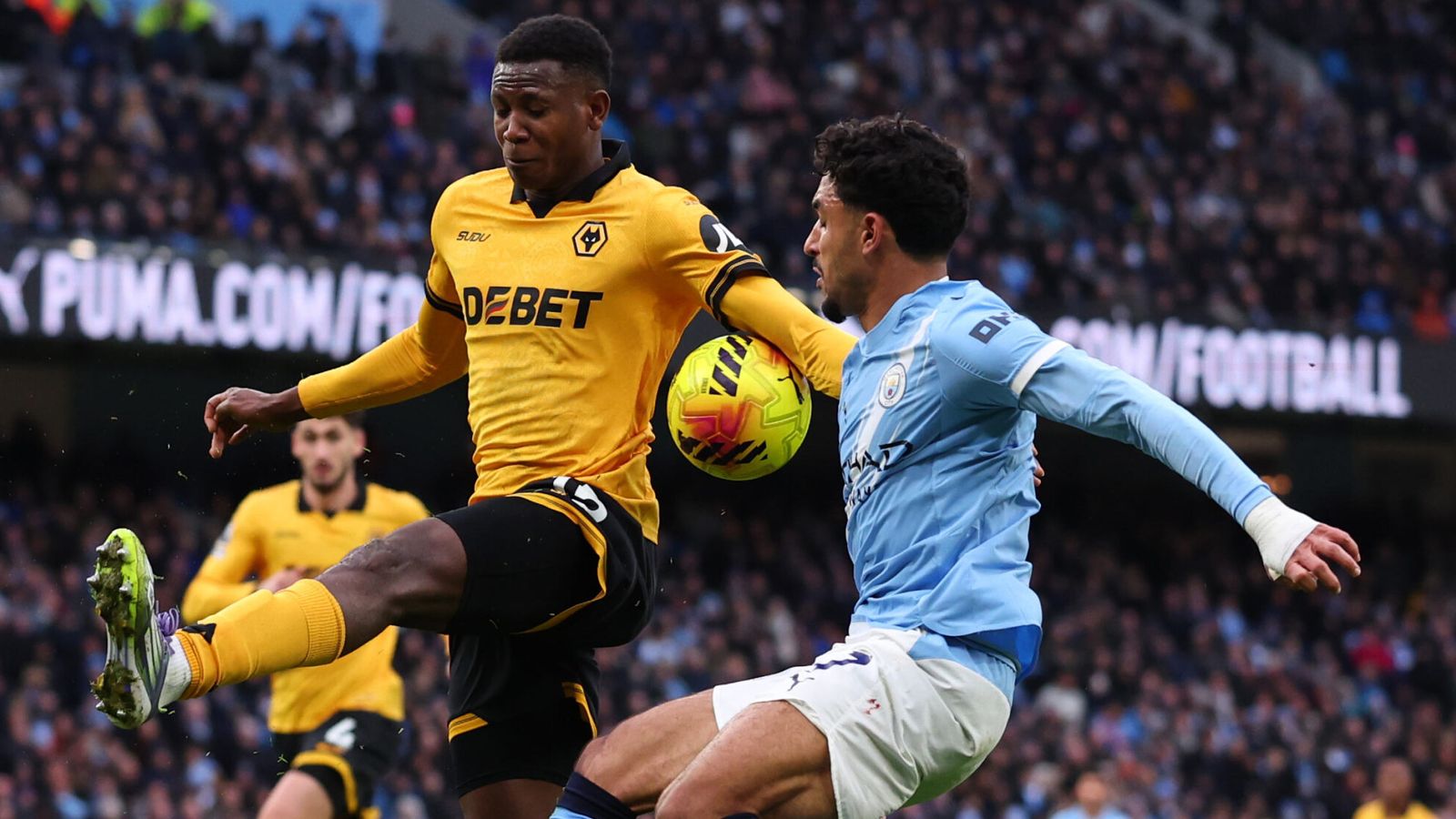 Ref Watch LIVE! Praise for referee Hallam – but it was a Mosquera handball, says Bothroyd